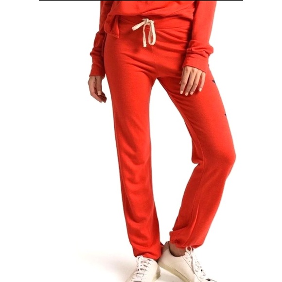 Sundry Pants - Sundry Basic Sweatpants with Heart Leg